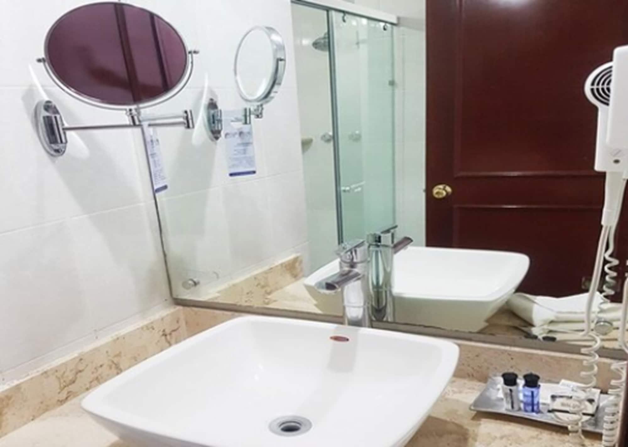 Hotel Emily Pachuca Bagian luar foto