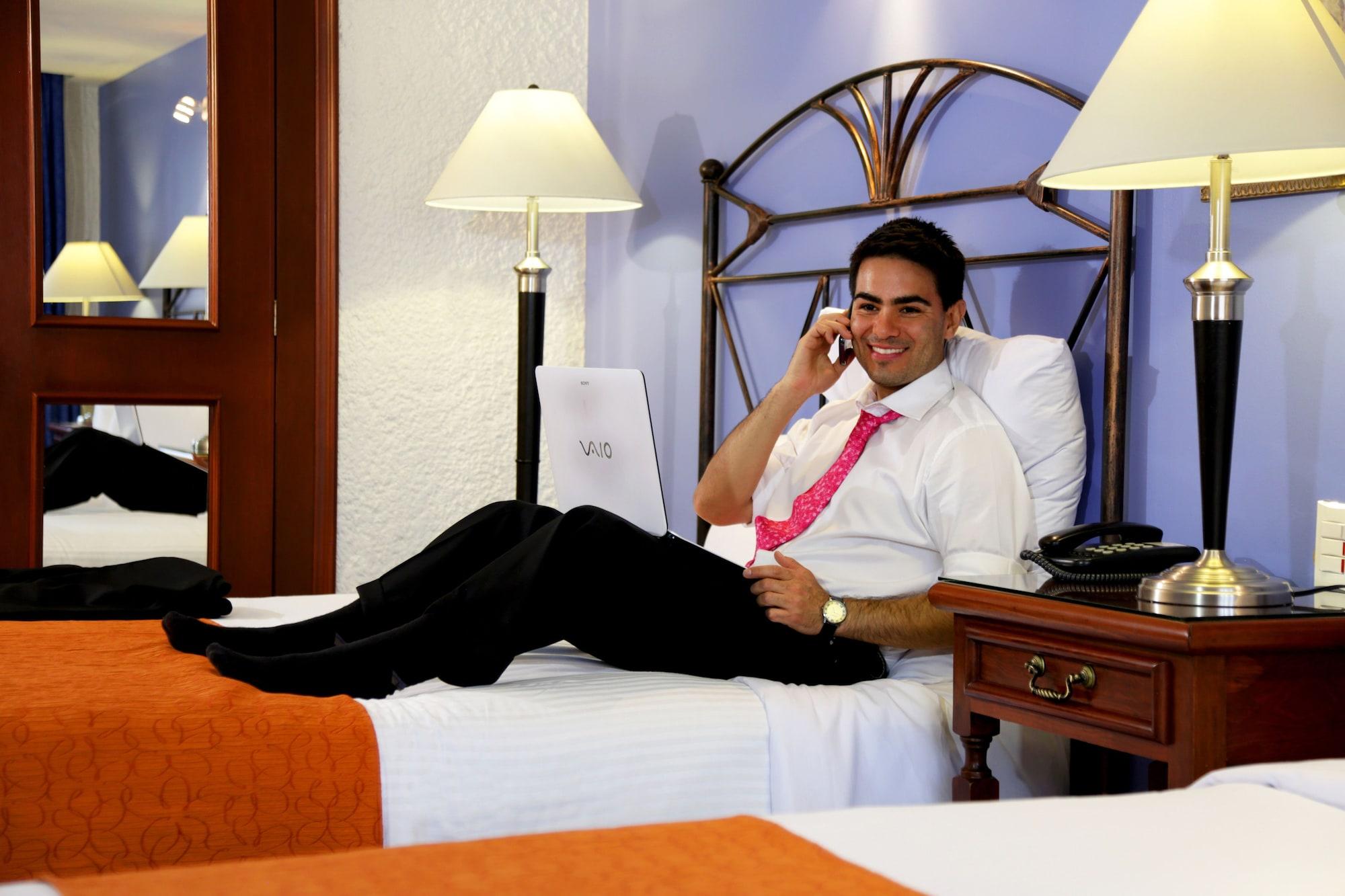 Hotel Emily Pachuca Bagian luar foto