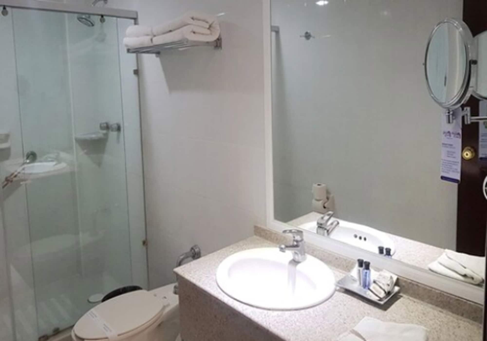 Hotel Emily Pachuca Bagian luar foto