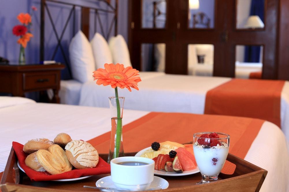 Hotel Emily Pachuca Bagian luar foto