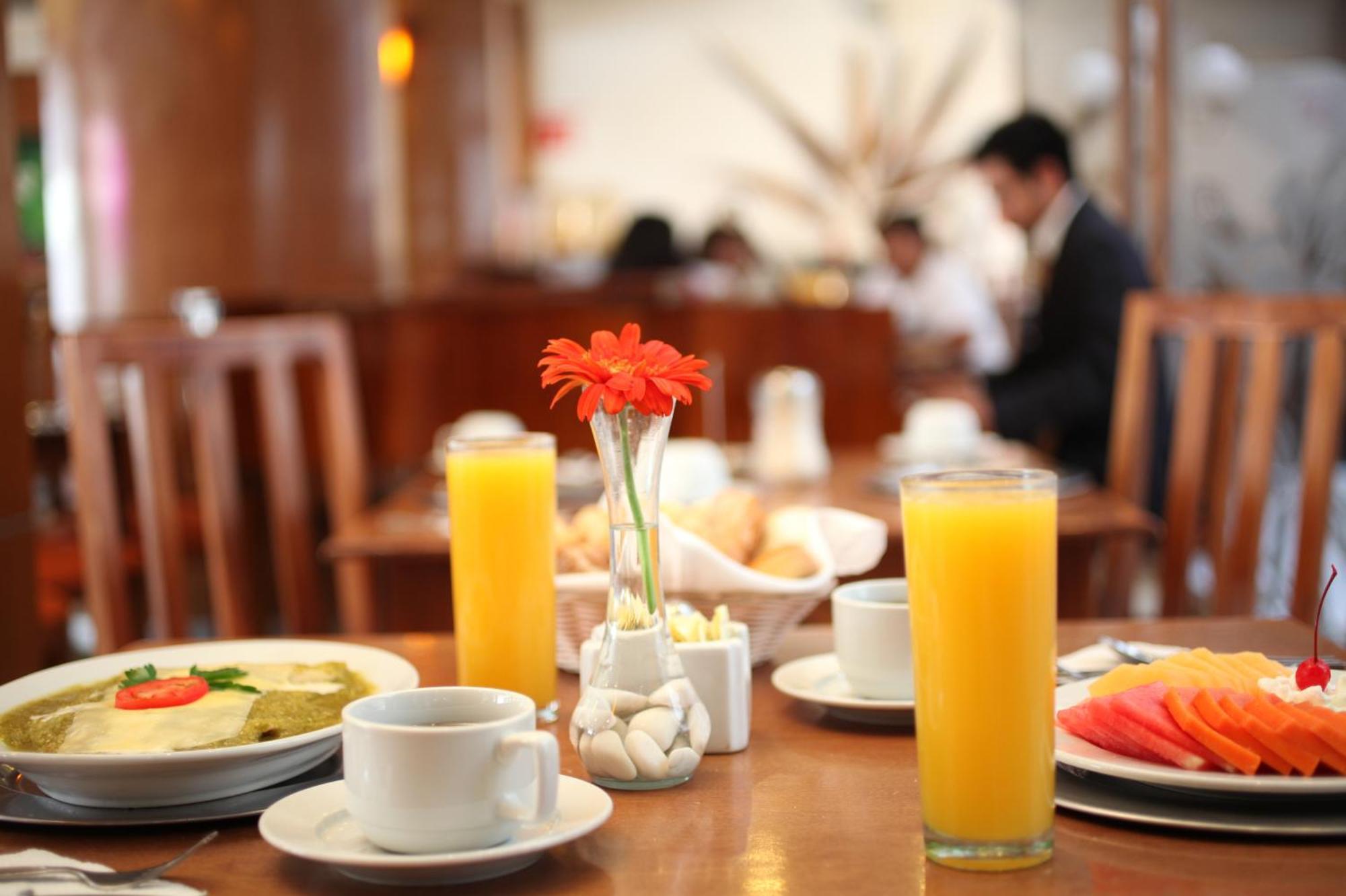 Hotel Emily Pachuca Bagian luar foto