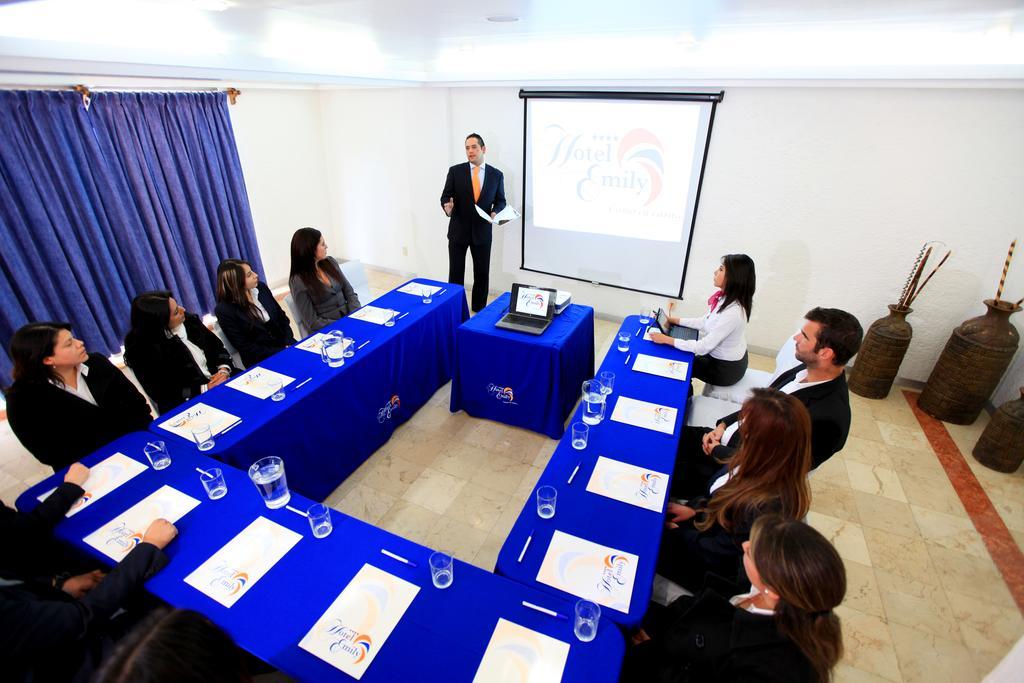 Hotel Emily Pachuca Bagian luar foto