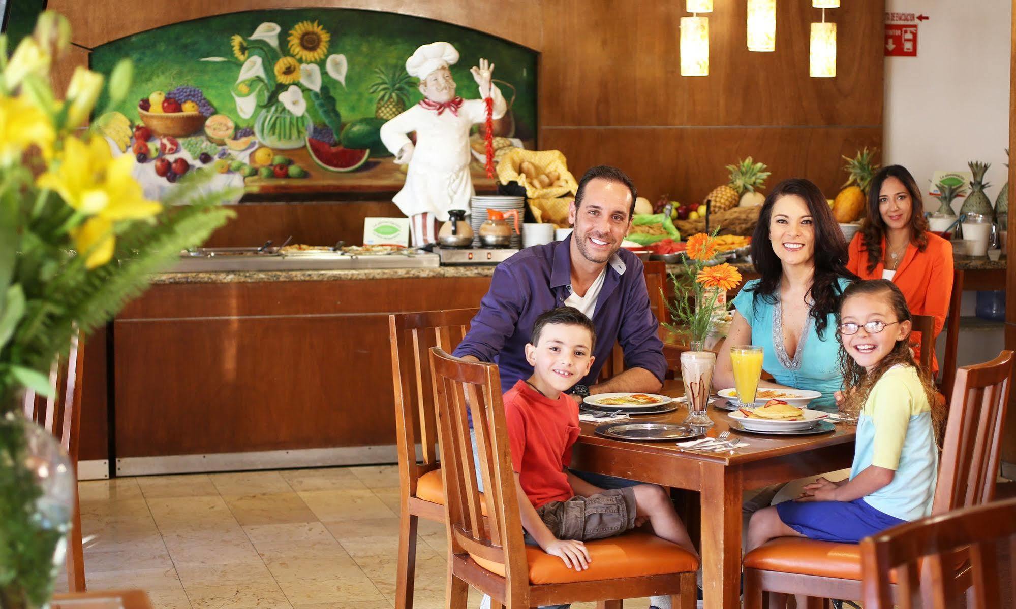 Hotel Emily Pachuca Bagian luar foto
