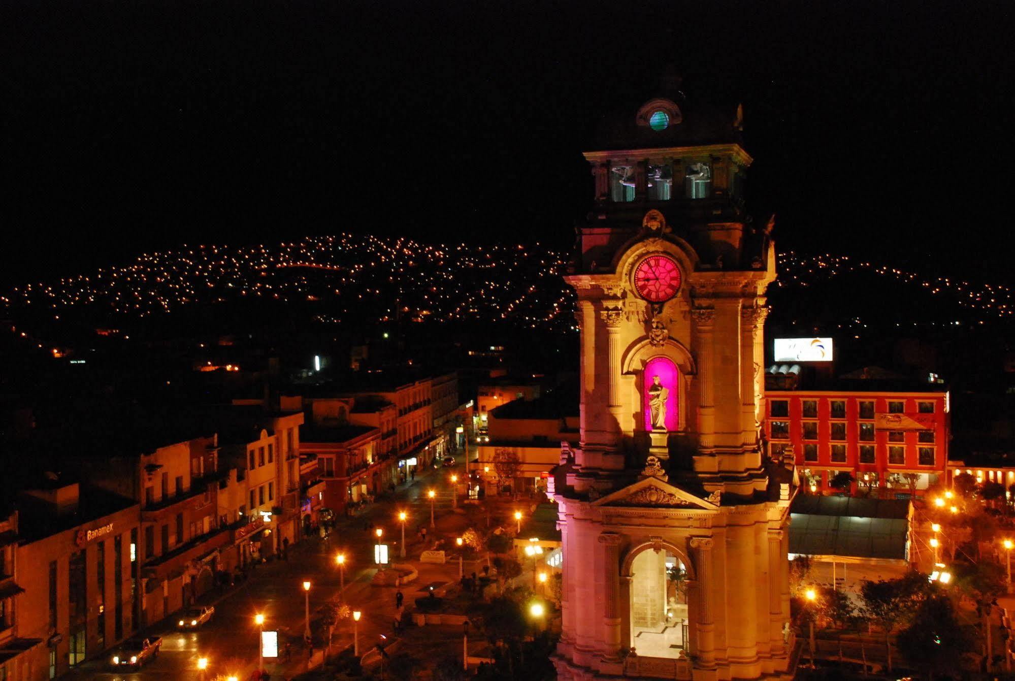 Hotel Emily Pachuca Bagian luar foto
