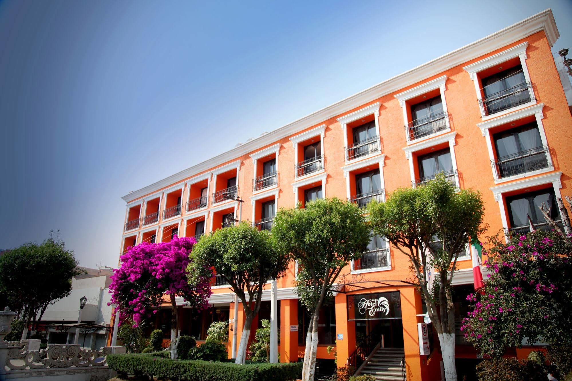 Hotel Emily Pachuca Bagian luar foto