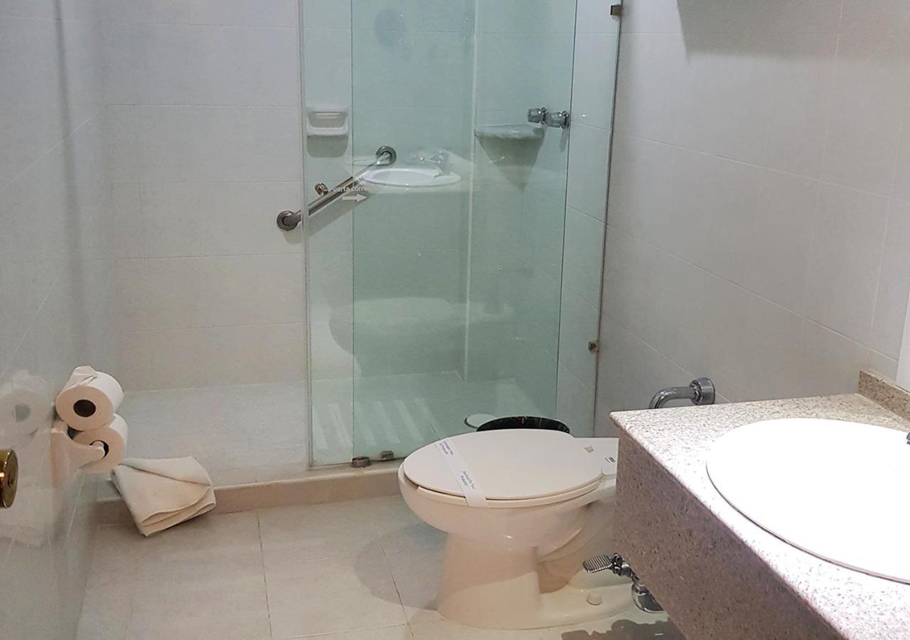 Hotel Emily Pachuca Bagian luar foto