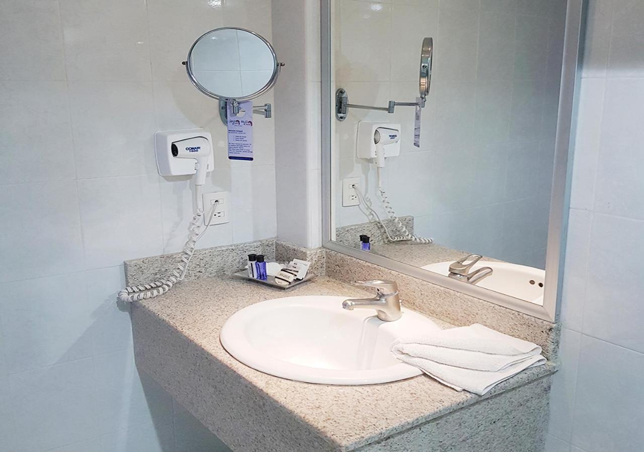 Hotel Emily Pachuca Bagian luar foto